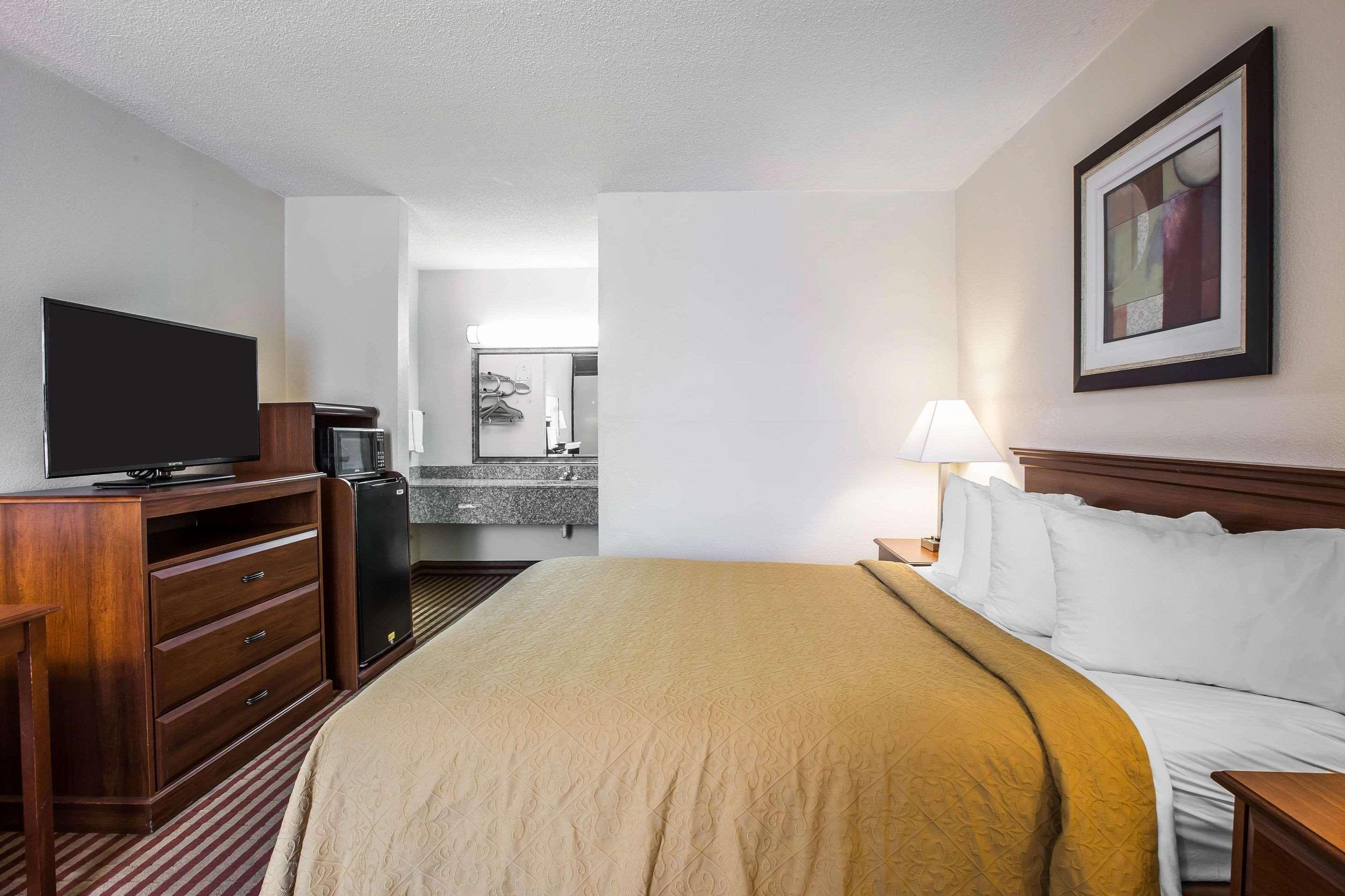Quality Inn Madison Bagian luar foto