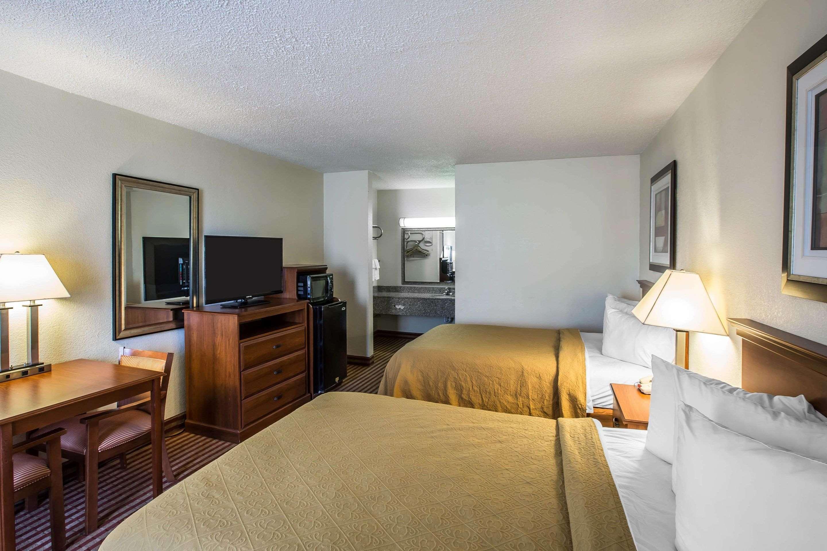Quality Inn Madison Bagian luar foto