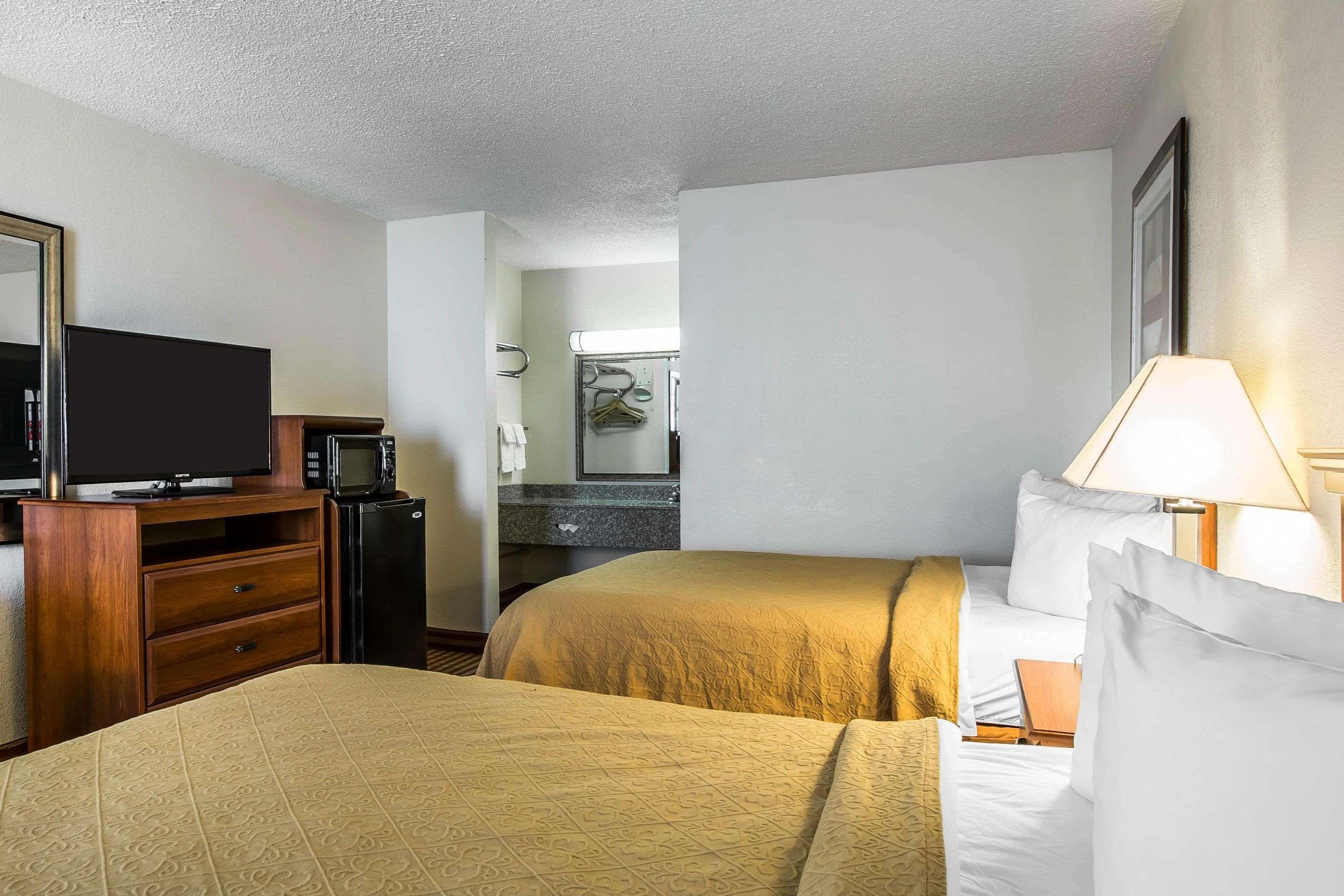 Quality Inn Madison Bagian luar foto