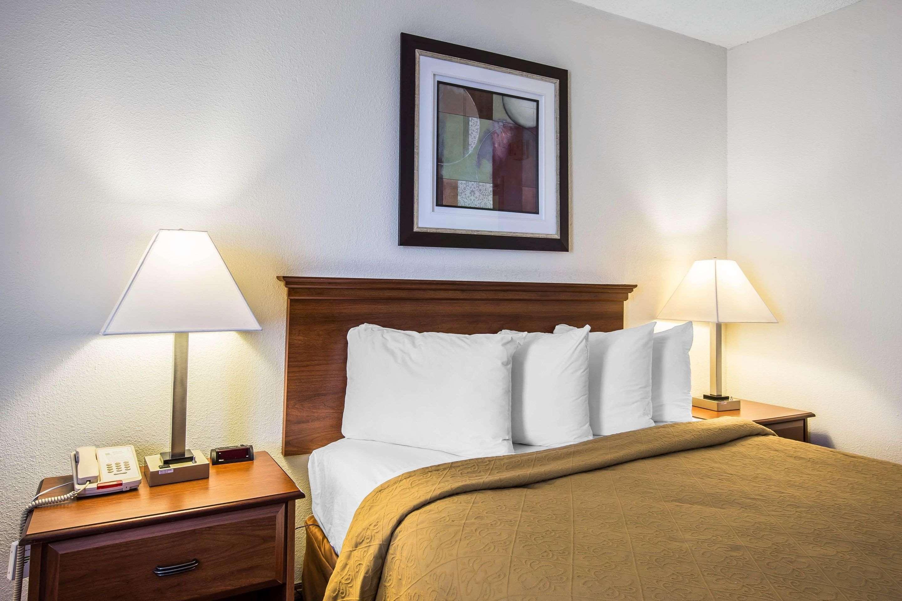 Quality Inn Madison Bagian luar foto