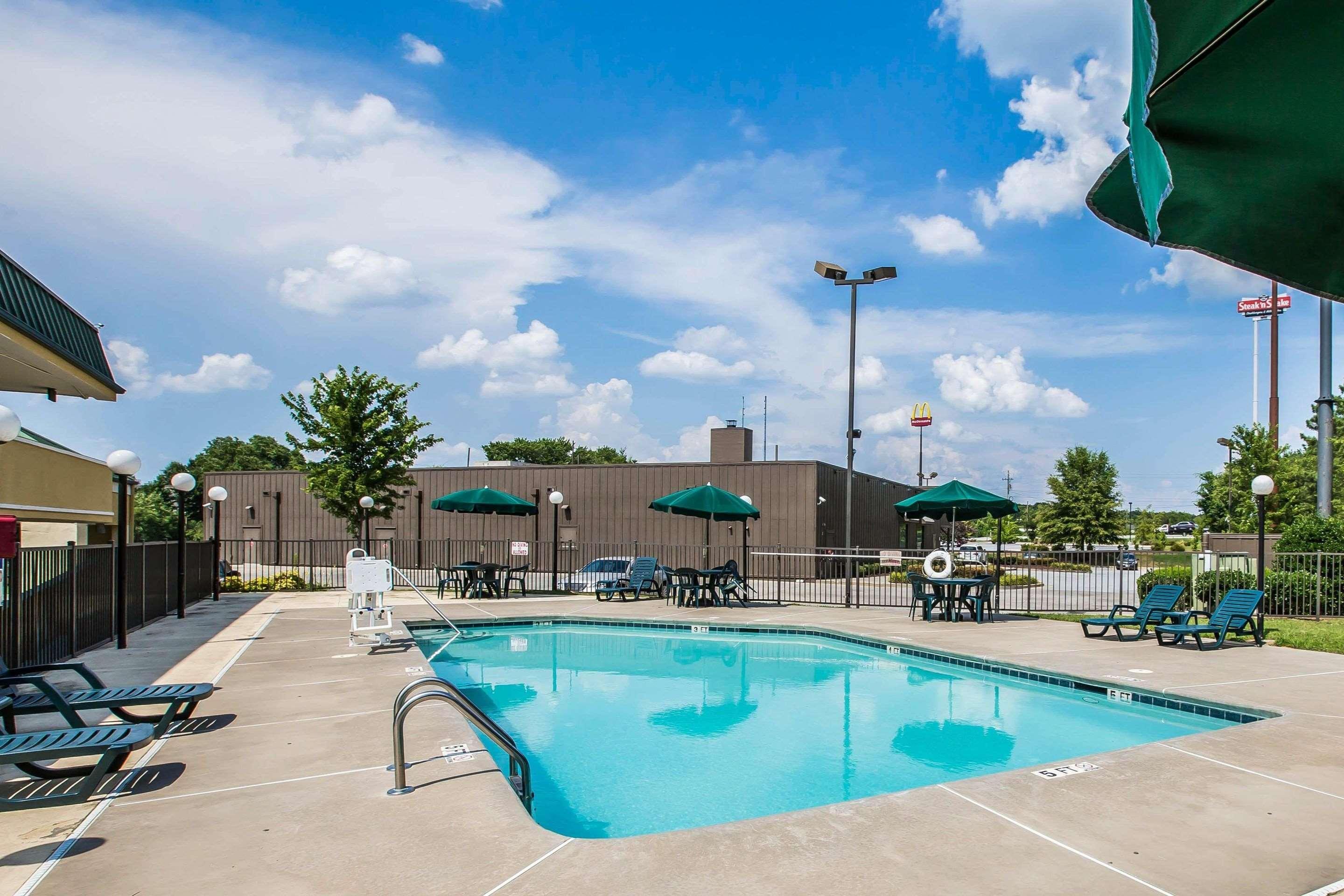 Quality Inn Madison Bagian luar foto