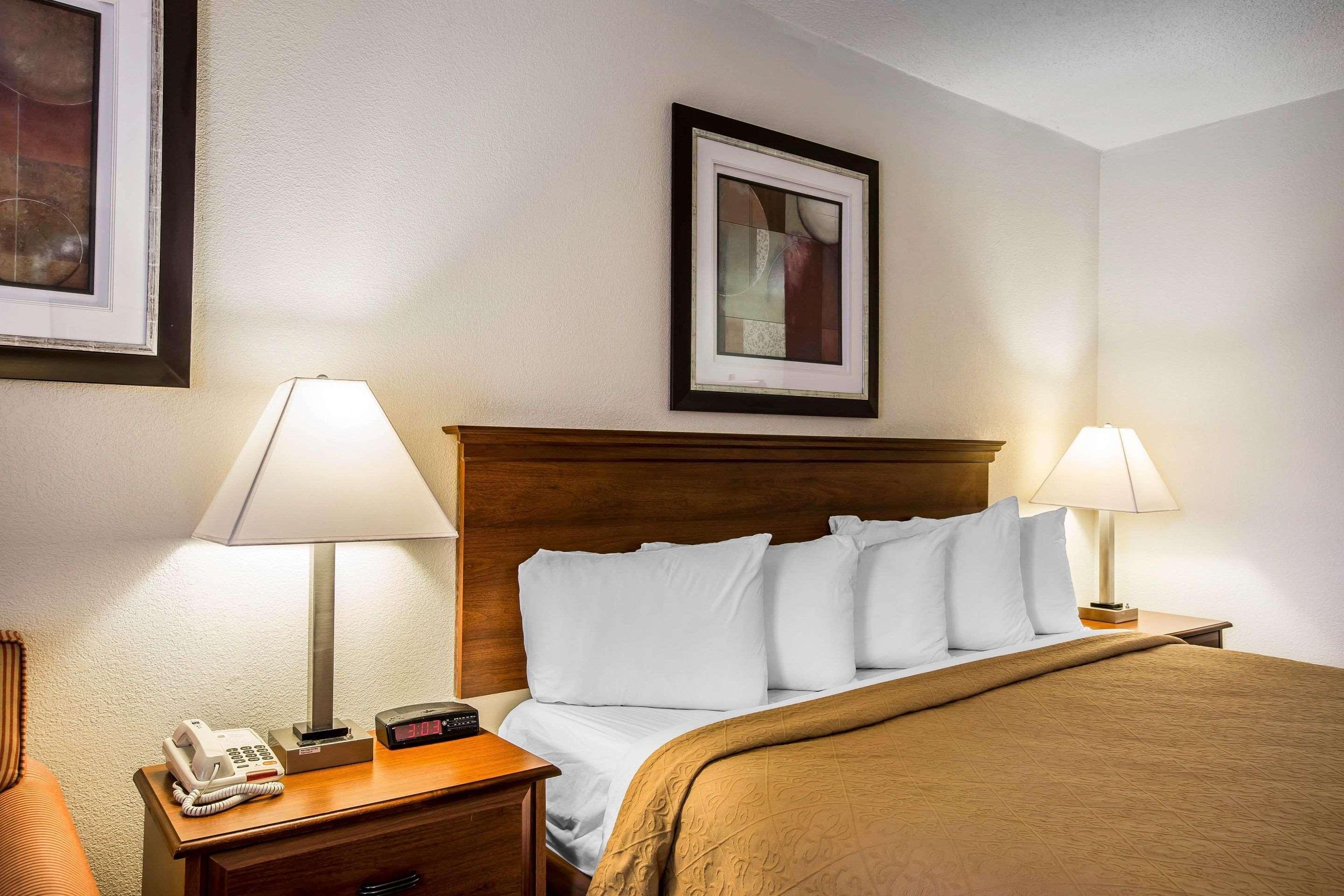 Quality Inn Madison Bagian luar foto