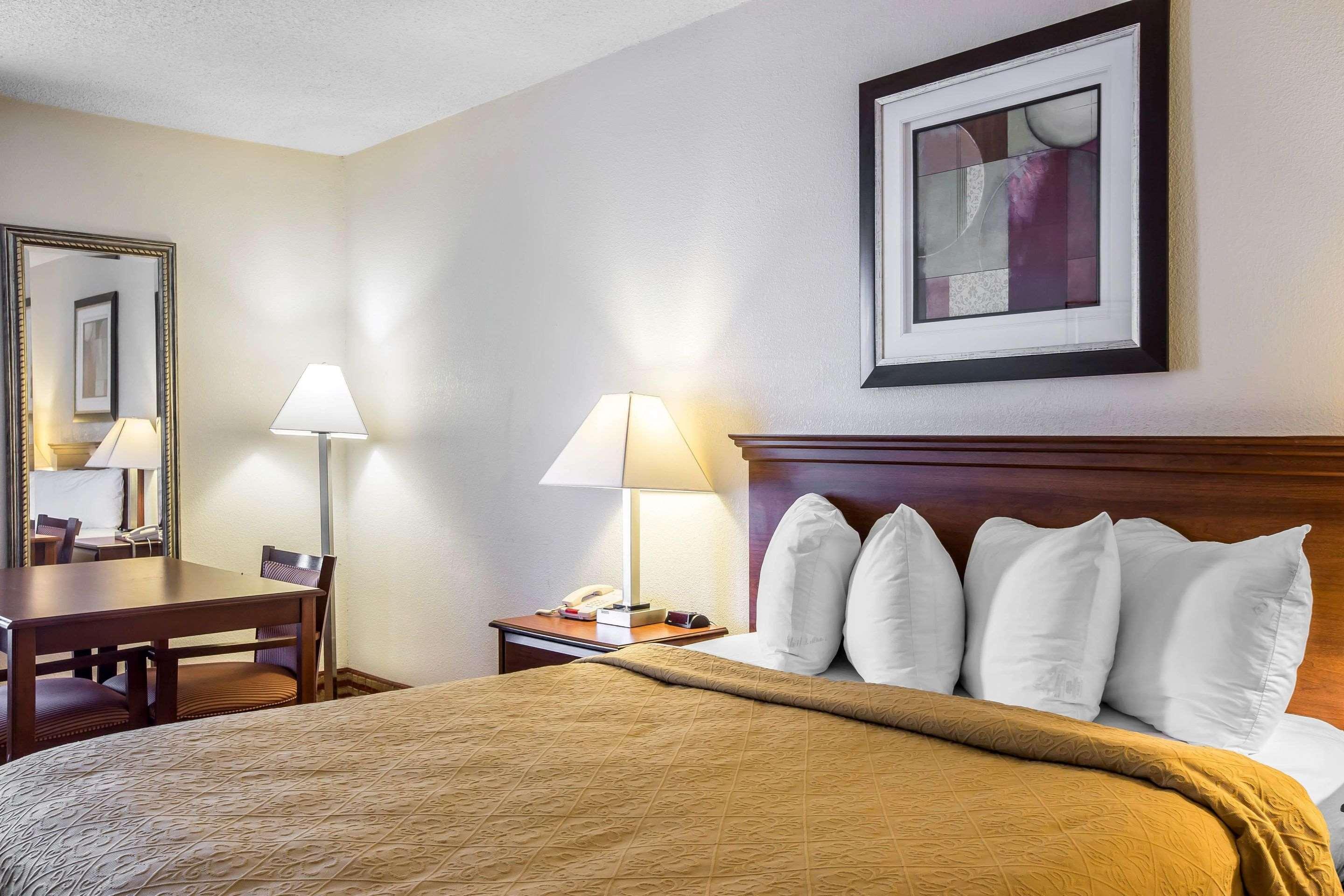 Quality Inn Madison Bagian luar foto